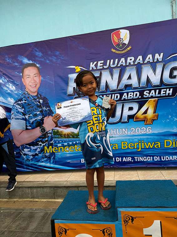 Kayuhan Kecil, Prestasi Besar! Siswa SD Unggulan AL-YA'LU Ukir Enam Prestasi di Arena Renang