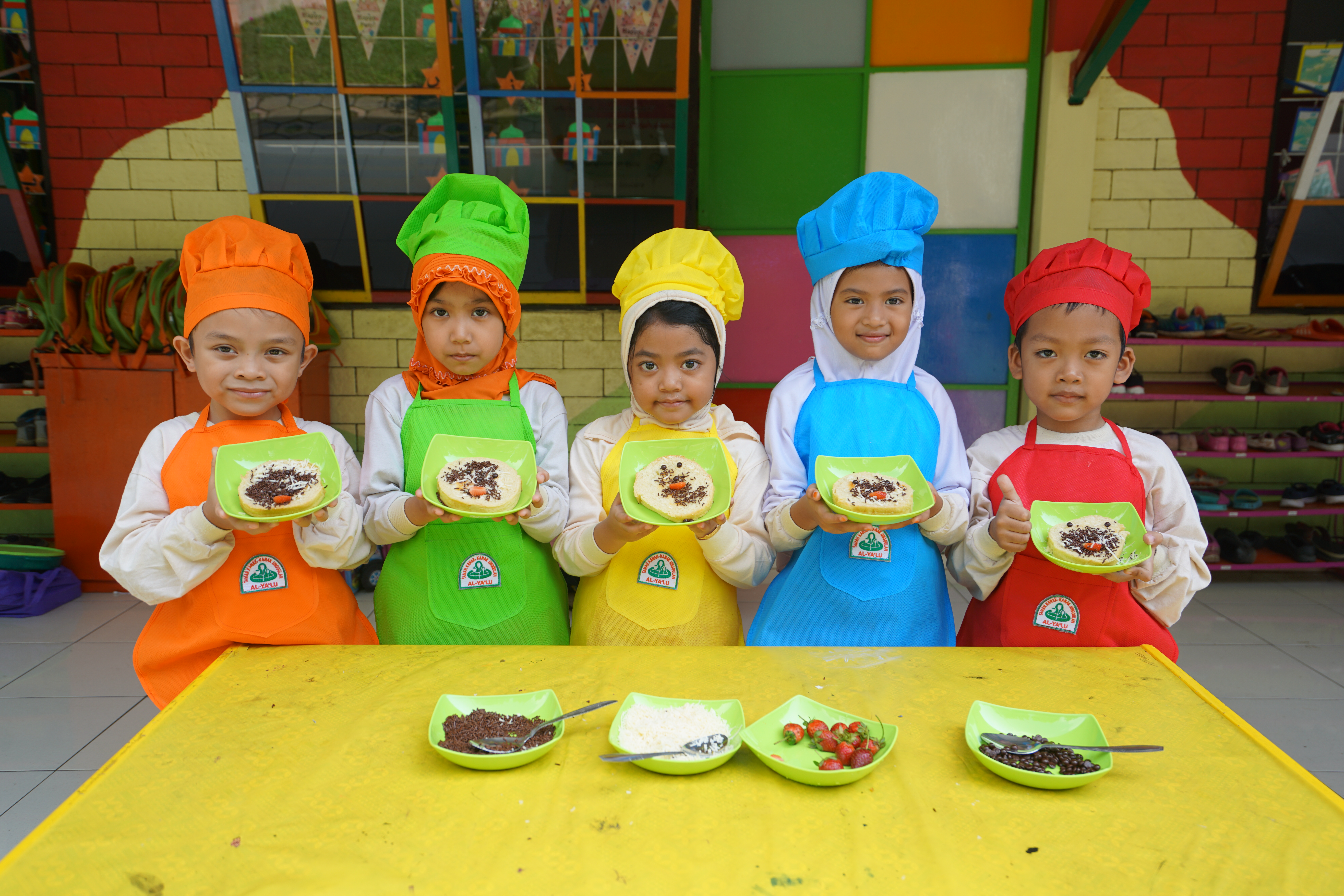 Belajar Kreatif Melalui Kegiatan Membuat Roti